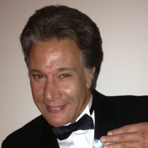 Fernando Allende es reconocido por Televisa Networks