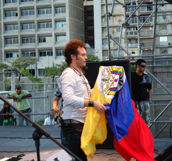 Cabas encabeza celebraciones en honor a la independencia de Colombia