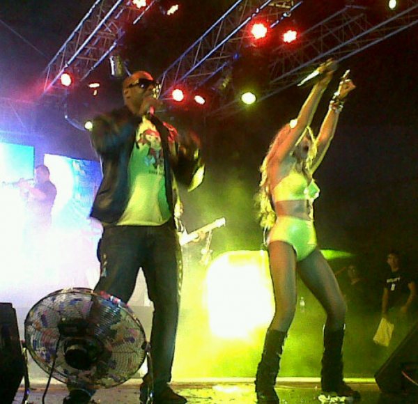 Magic Juan impactante en concierto de Fanny Lu