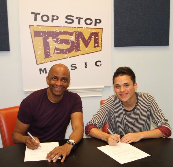 Top Stop Music firma a Japhet Albert